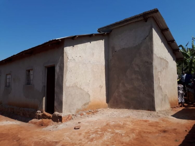 Kirehe: Ubuyobozi bwahaye umuturage  inzu itagira inzugi