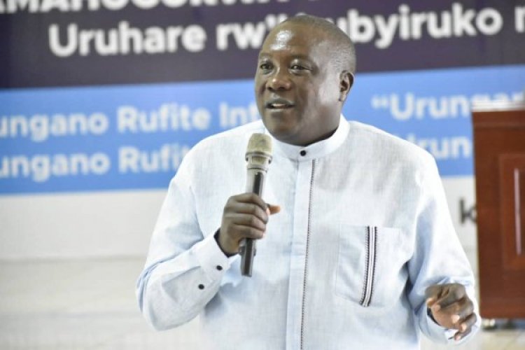 Mwigishe bagenzi banyu uko bakwirinda inda z’imburagihe" Minisitiri Gatabazi JMV".