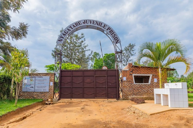 Ntibikwiye kubona umwana mu mapingu no muri Mabusu" Mugabo Francois ".