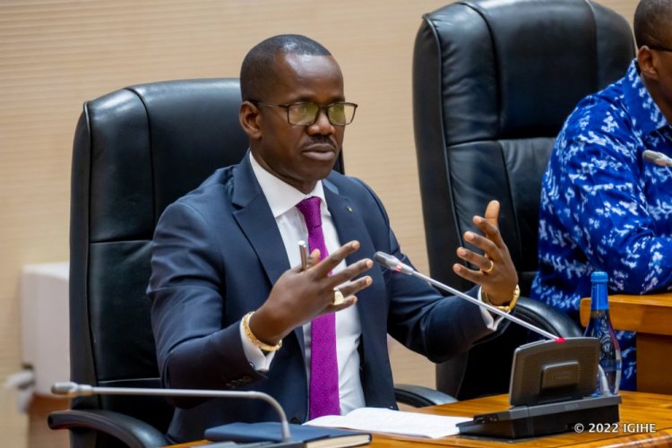 Ntibyumvikana ukuntu umuntu afata inguzanyo yo gushyingura "Senater Evode"