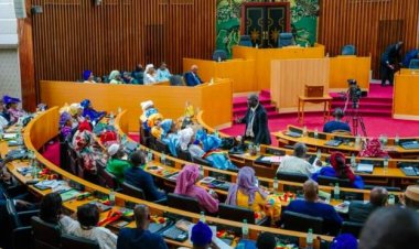 Abadepite bafunzwe bazira gukubita mugenzi wabo utwite