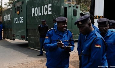 Abapolisi bane batawe muri yombi bashaka kwiba abavunjayi