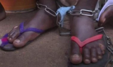 Police yatahuye abantu baboshye ni minyururu babaga mu Rusengero