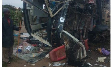 Impanuka y'imodoka yahitanye umupolisi umugororwa arakomereka.