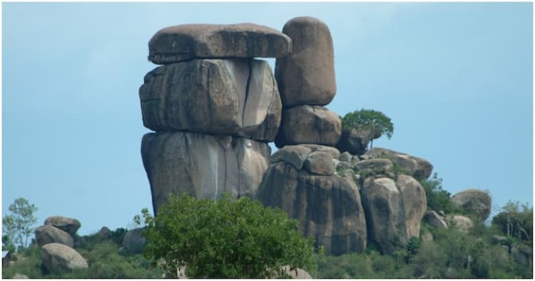 Yitabye Imana ahanutse ku mabuye aho yari yagiye gusengera