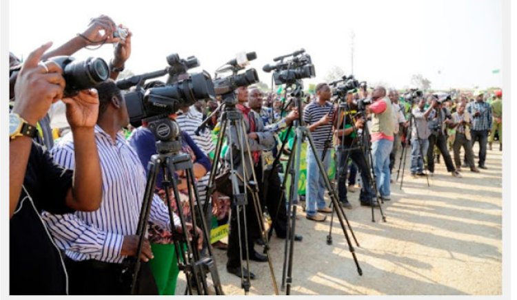 Abanyamakuru babiri bari  bamaze umwaka bafunze  bafunguwe