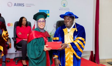 Mugire inzozi zagutse - Prof Blaise Tchapnda abwira 57 bashoje amasomo muri AIMS Rwanda