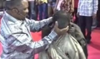 Yasanze Pasiteri ariho y'igisha amusaba ubugari n'ibishyimbo