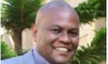 Padiri  Joseph  yitabye  Imana riho atera akabariro n'indaya