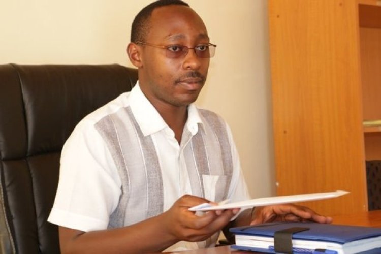 Bamwe mu bayobozi bitabiriye umuhango wo kwimika Umutware  w'Abakono batangiye kwegura