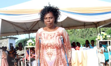 Kenya: Umwarimu warokotse impanuka yo mu muhanda, inshuro  ebyiri yagwiriwe n'Indege yitaba Imana