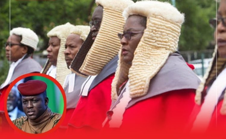 Burkina Faso yabujije  abacamanza kwambara ingofero zambarwaga n'abakoroni  mu rukiko