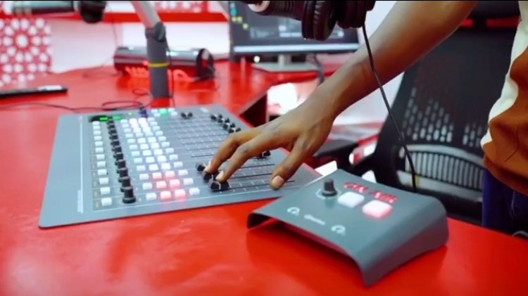 Kuri uyu wambere Radio SK Fm ya Sam Karenzi iratangira ibiganiro