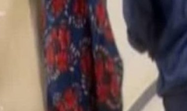 Umurozi yafatiwe ku nyubako ya Leta yambaye ubusa yisize ifu umubiri wose