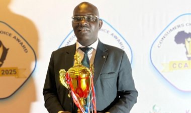 Richard Hategekimana yahawe igikombe cy’Umwanditsi mwiza w’umwaka