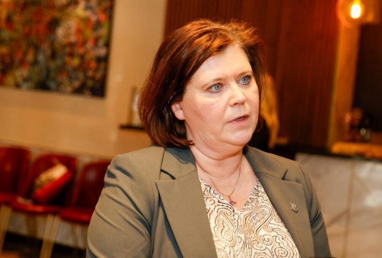 Minisitiri w'abana yeguye nyuma yokubyarana n'umwana w'imyaka 15