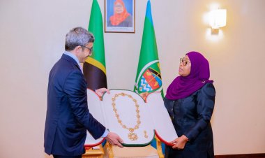 Rais  Samia  ametunukiwa Medali ya  Mother of the Nation Order