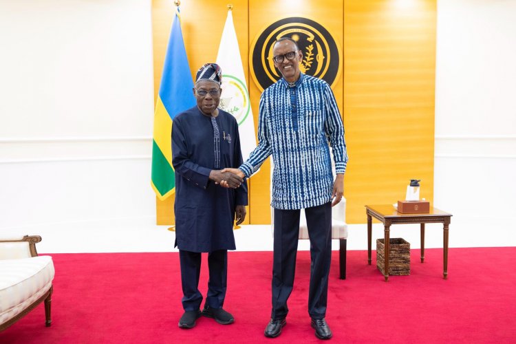 Rais Kagame amempokea  Olusegun Obasanjo