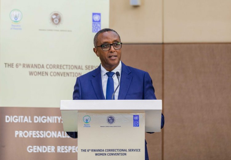 Waziri  wa Usalama wa ndani Dkt Vincent Biruta awapongeza wafanyakazi wa RCS