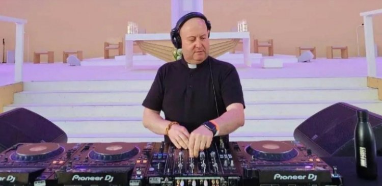 Portugal: Umupadiri ubihuza n'umwuga wo kuvanga imiziki n'igisirikare