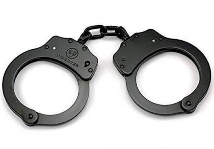 Umuhanzi yatawe muri yombi azira gushyira igitsina mu kanwa ku mwana